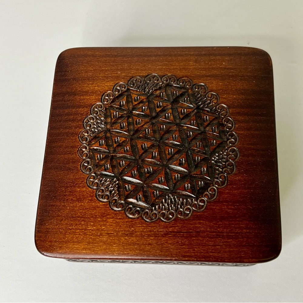 VTG Hand Carved Hinged Rosewood Jewelry Trinket Keepsake Box Made in Poland